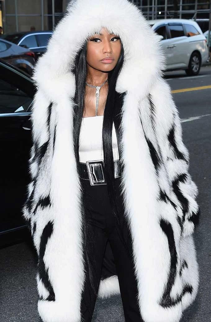 Nicki Minaj Rapper Premiere White And Black Fur Coat